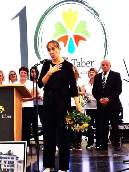 Obvestila/10012direktorica_doma_taber_martina_martincic_je_predstavila_de