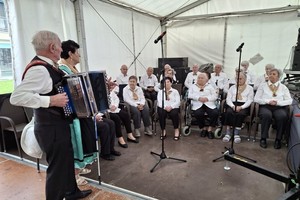 galerija/10012domski_pevski_zbor_ki_ga_vodi_ani_rehberger_zboru_se_je_pr