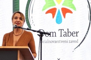 galerija/10012dr_tina_bergant_slavnostna_govornica