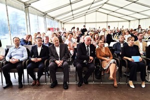 galerija/10012gostje_na_slovesnosti