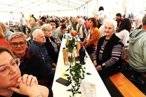 galerija/10012navzoci_so_prisluhnili_vsem_govornikom